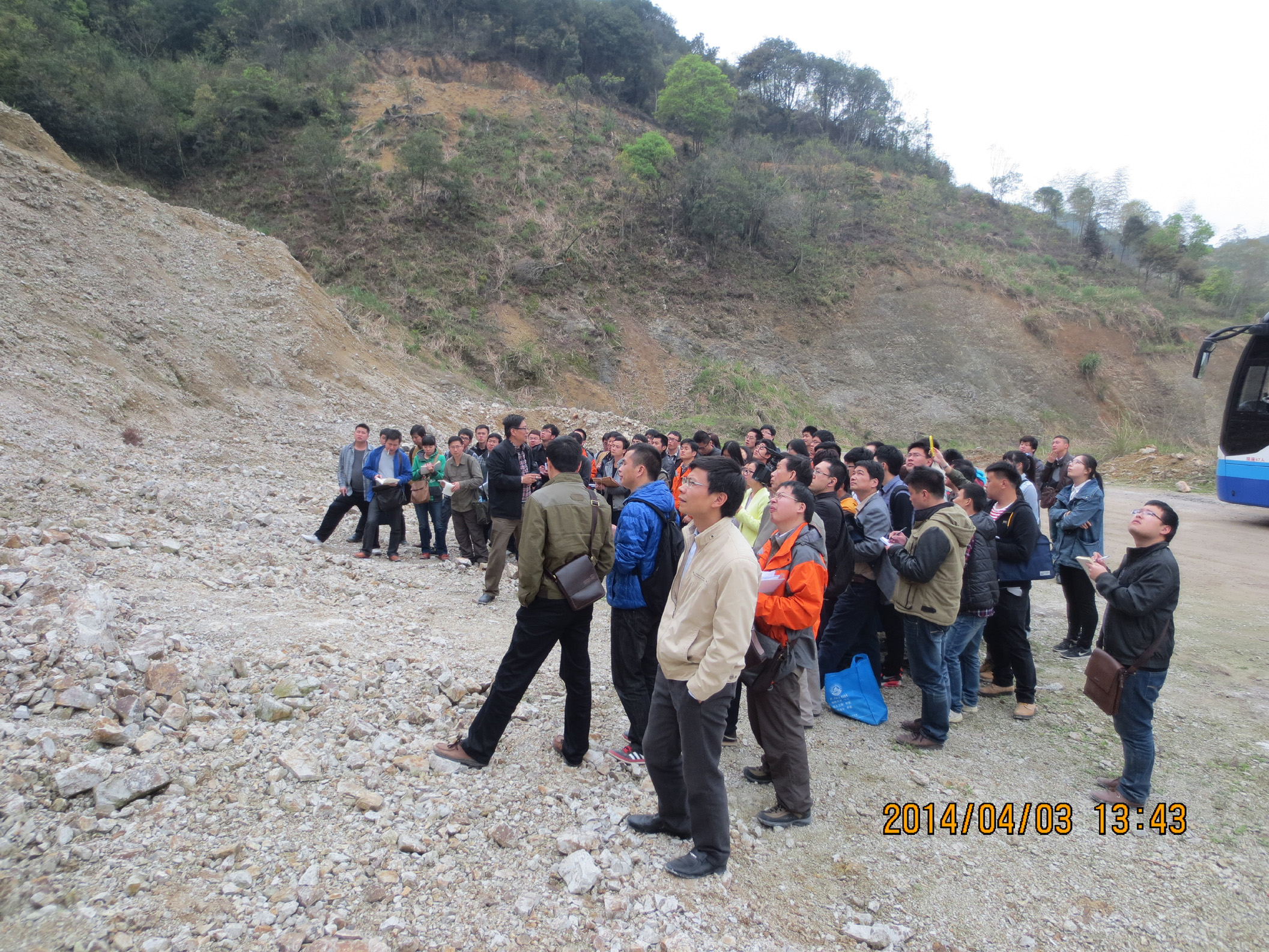 �����ս̸��ڸ����к�����߶�����ָ������